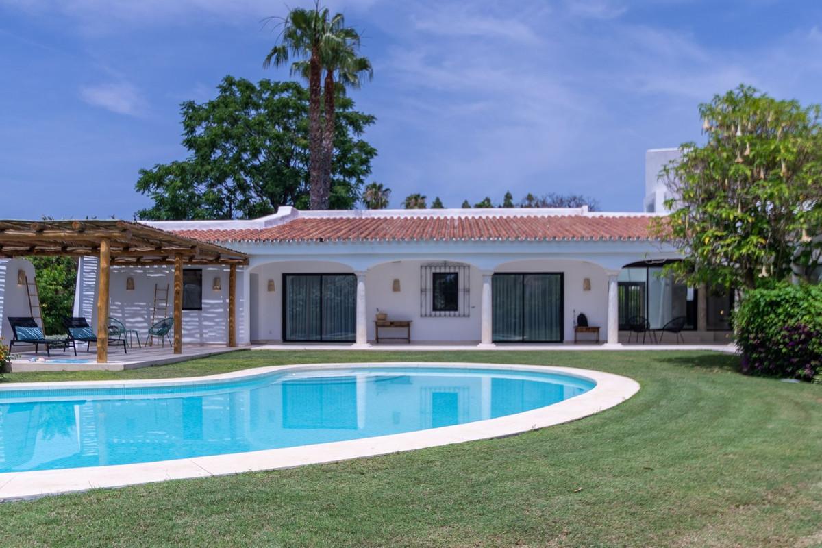 Villa Detached in Guadalmina Baja
