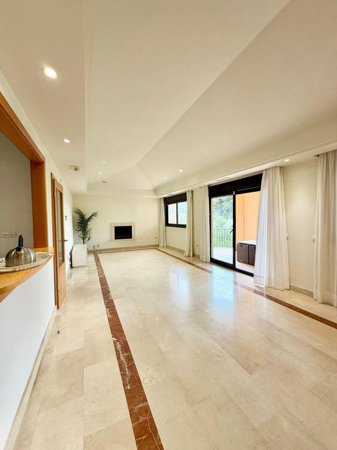 Apartment Penthouse in Puerto Ban&uacute;s