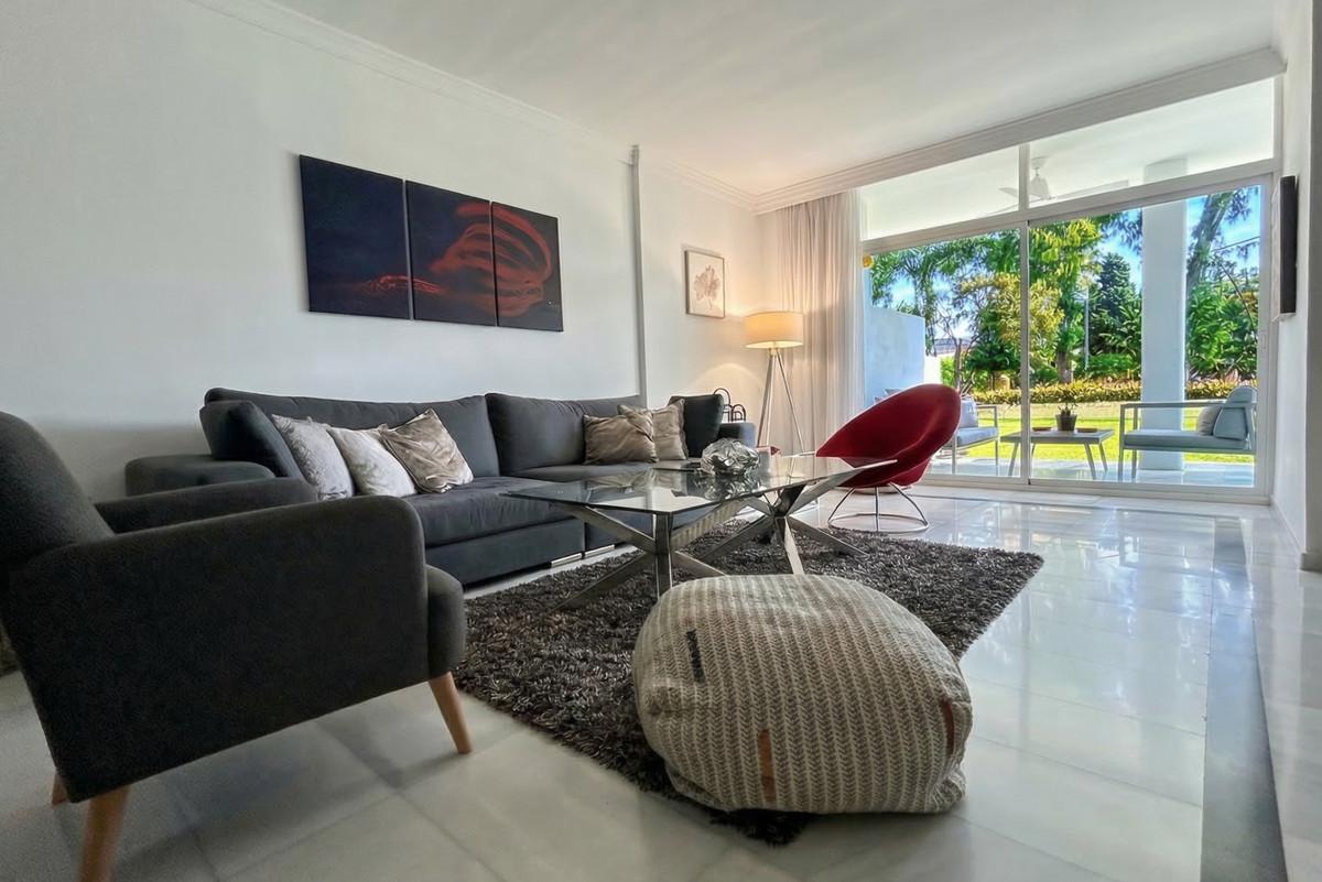 Apartment Middle Floor in Puerto Ban&uacute;s