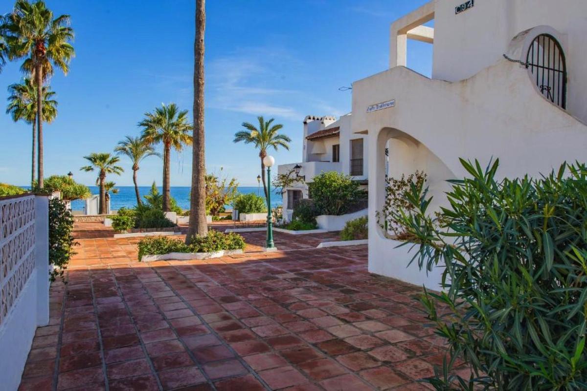 Villa Semi Detached in La Duquesa
