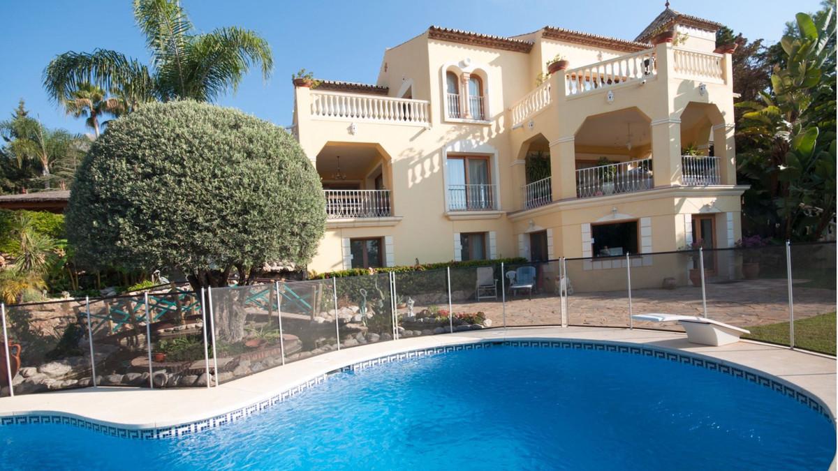 Villa Detached in Sierra Blanca