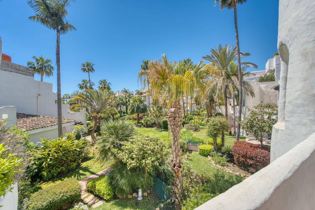 Apartment Middle Floor in Puerto Ban&uacute;s