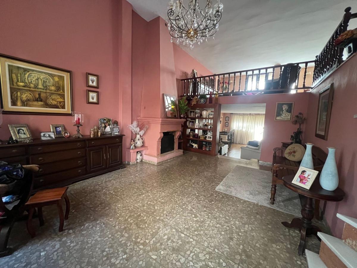Villa Semi Detached in Estepona