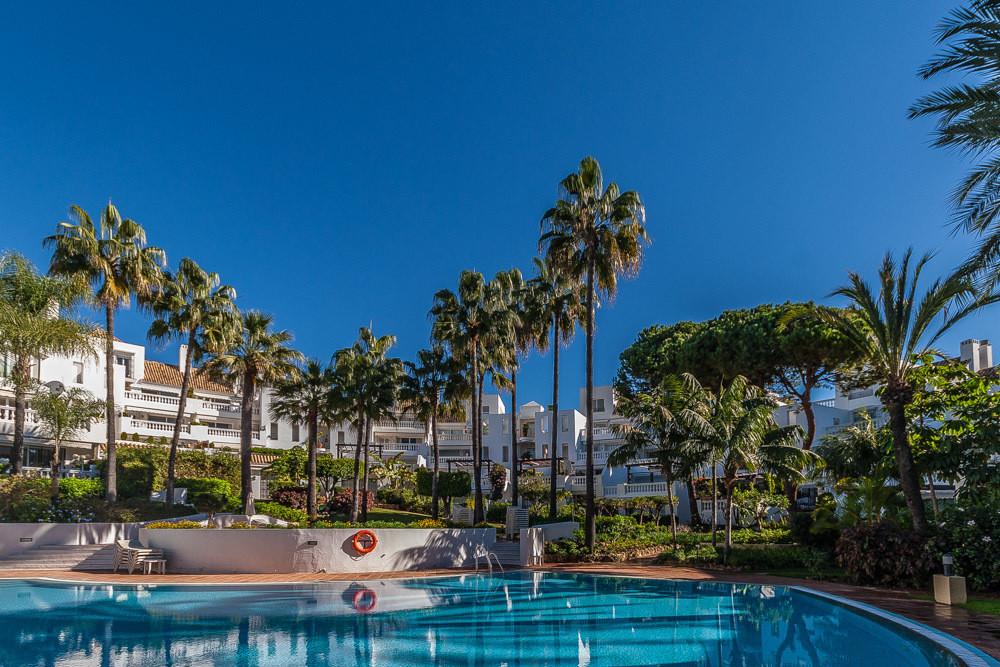 Apartment Penthouse in Elviria