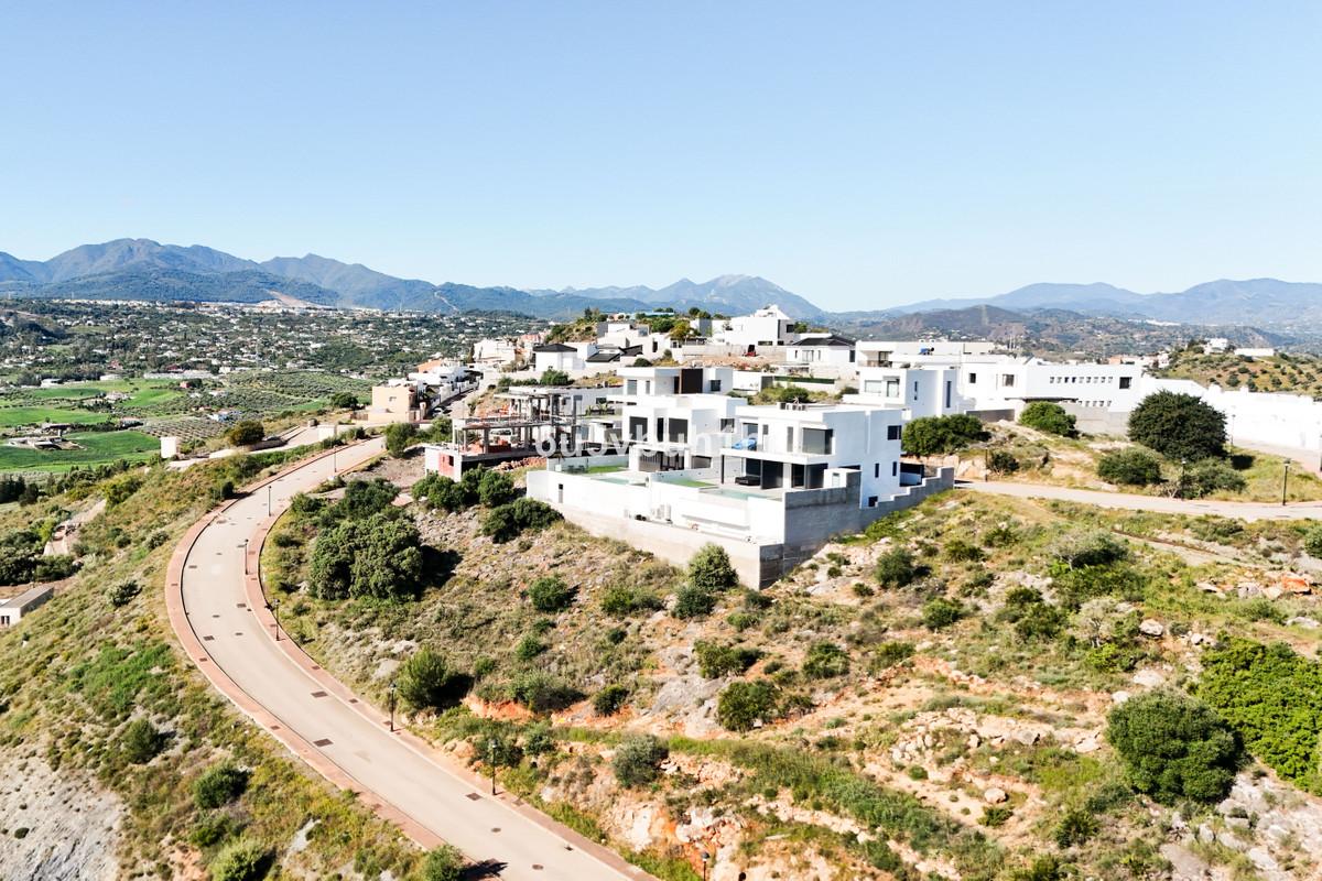 Plot Land in Co&iacute;n
