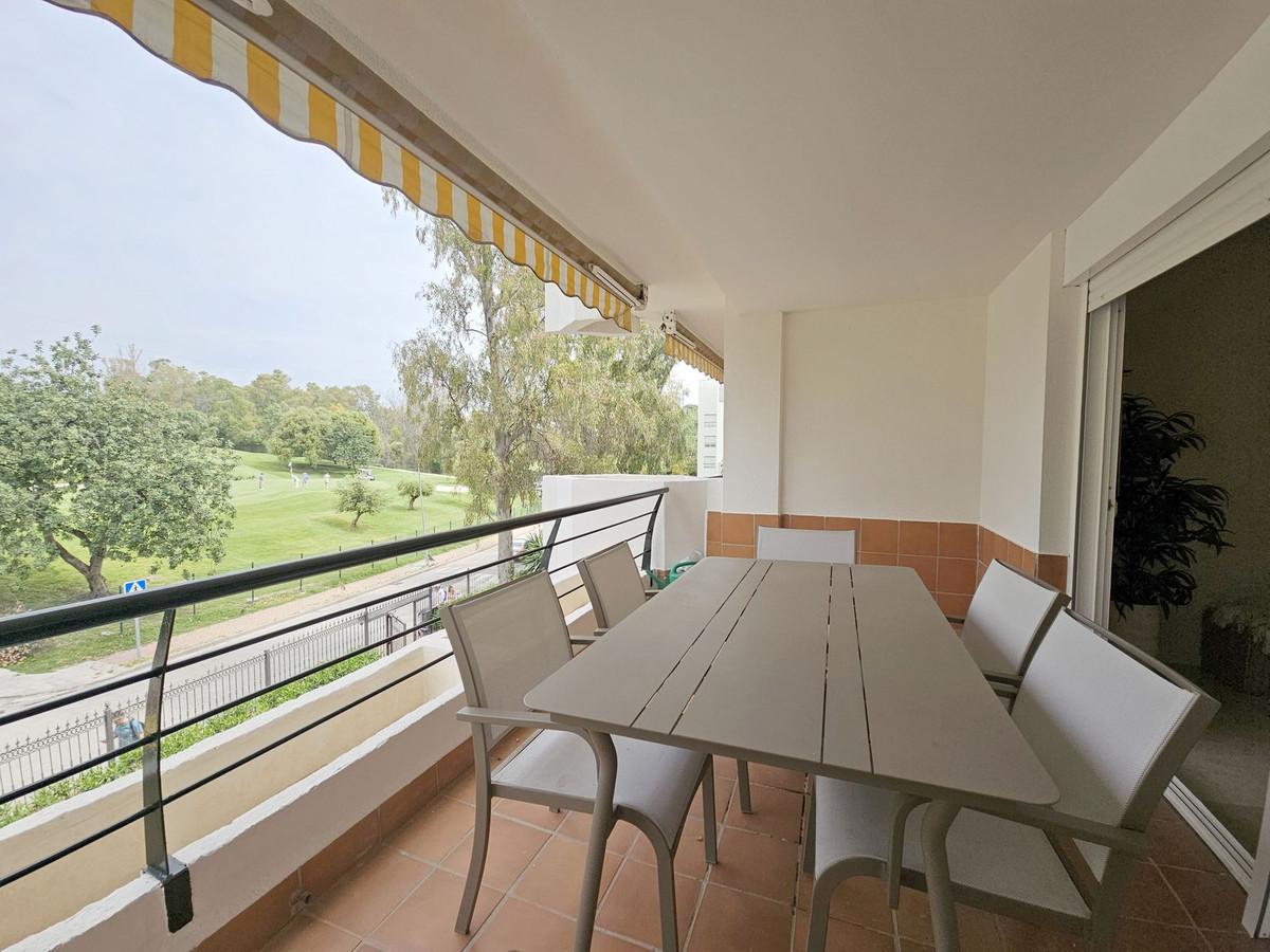 Apartment Middle Floor in Guadalmina Alta