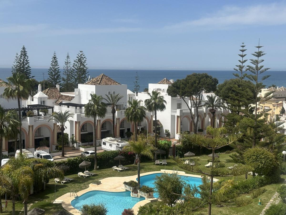 Apartment Penthouse in Elviria