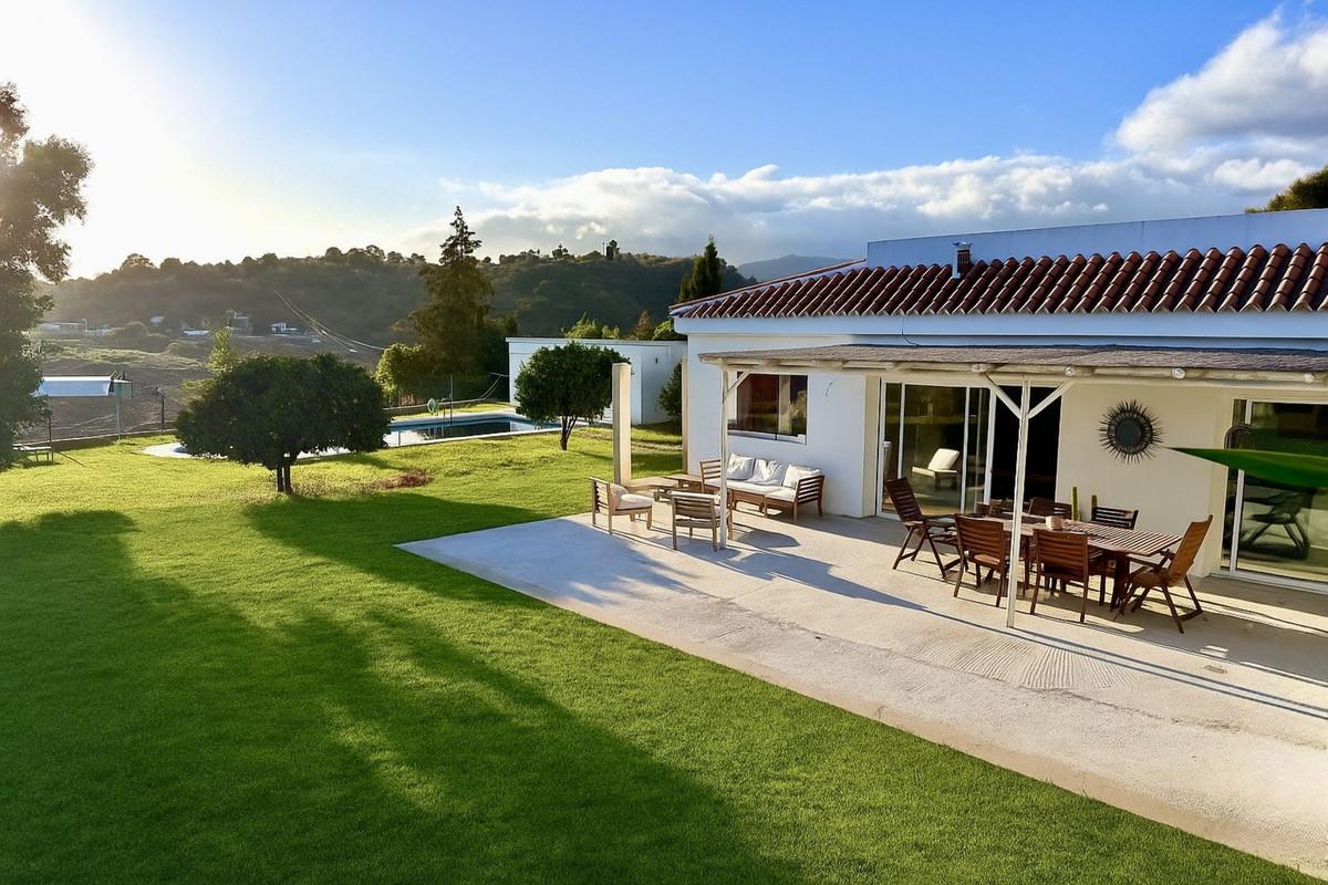 Villa Detached in Estepona