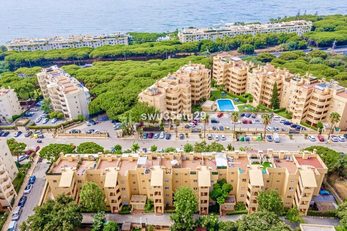 Apartment Middle Floor in Calahonda