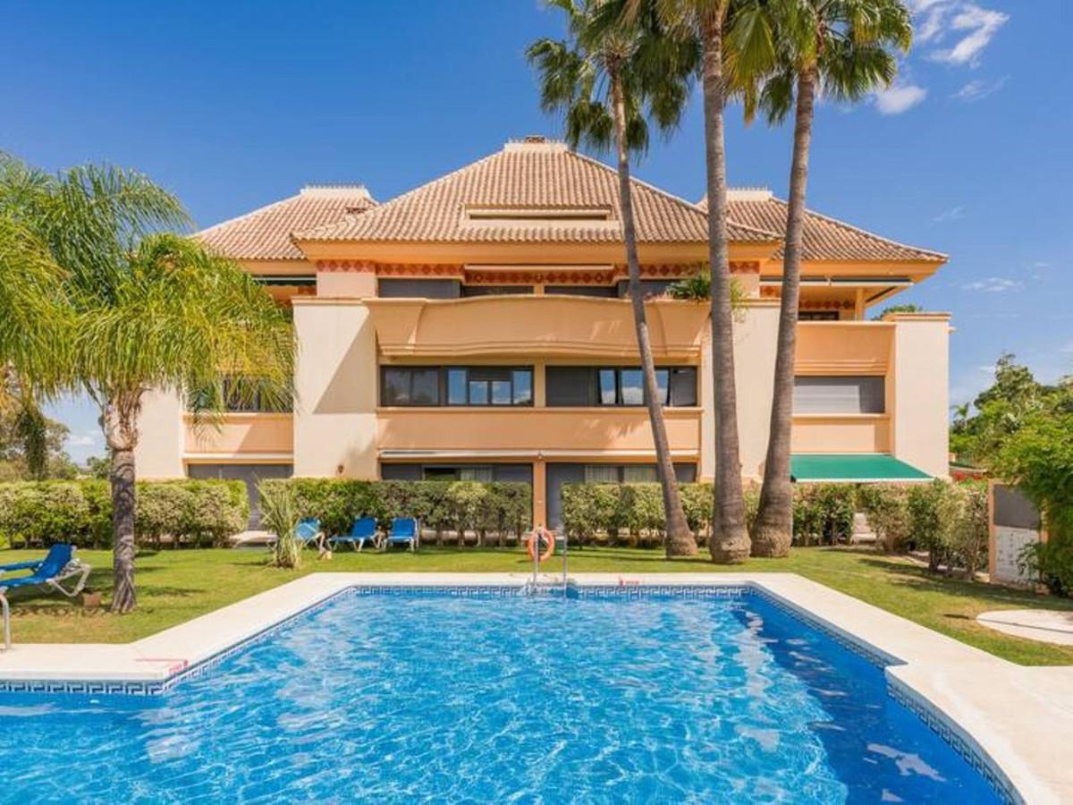 Apartment Middle Floor in Nueva Andaluc&iacute;a