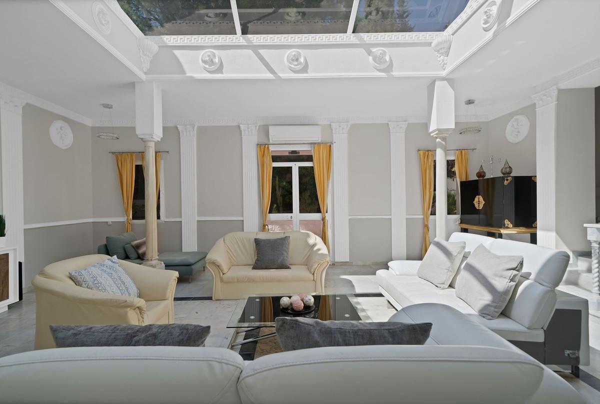 Villa Detached in Hacienda Las Chapas
