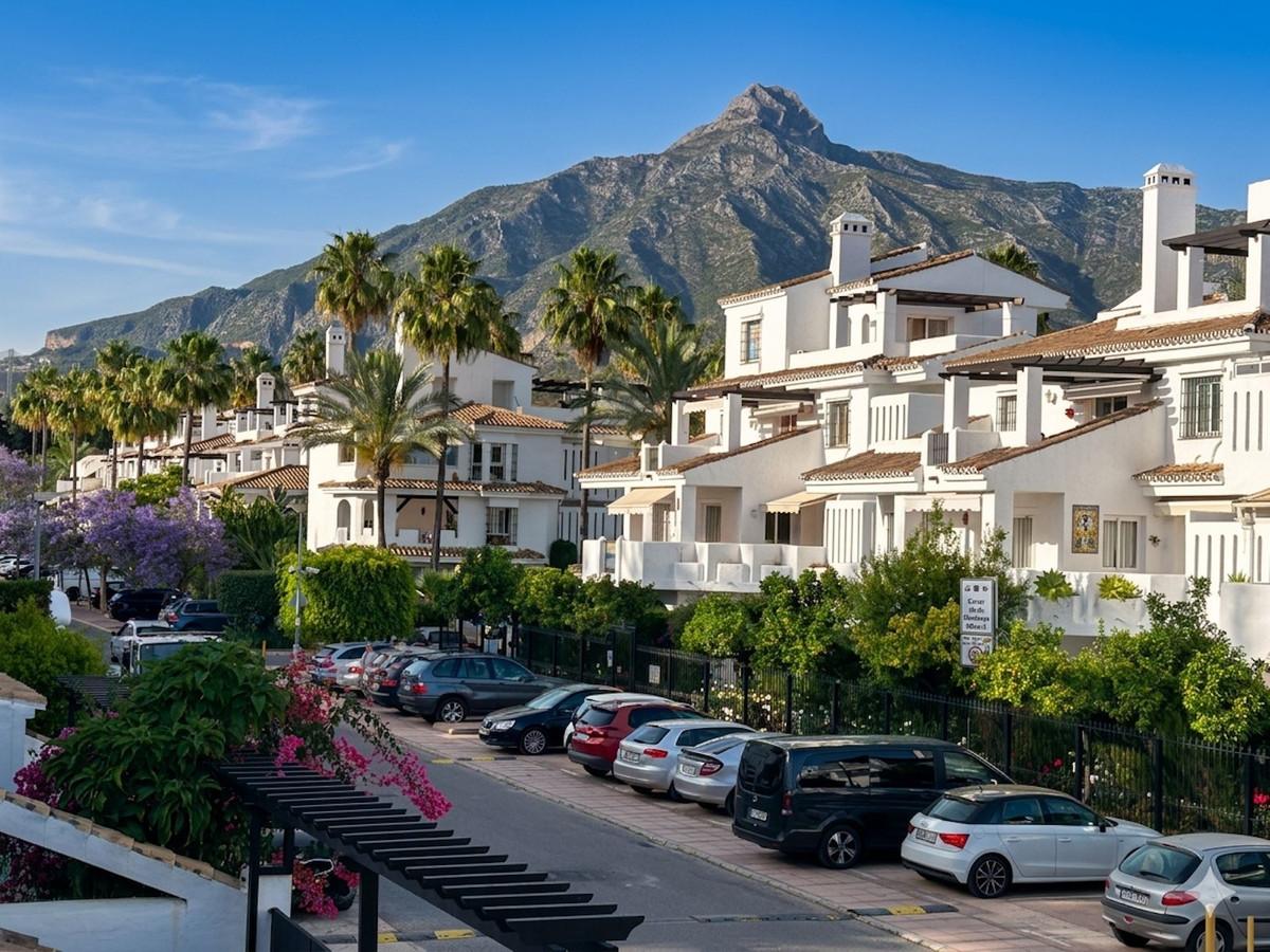 Townhouse Terraced in Nueva Andaluc&iacute;a