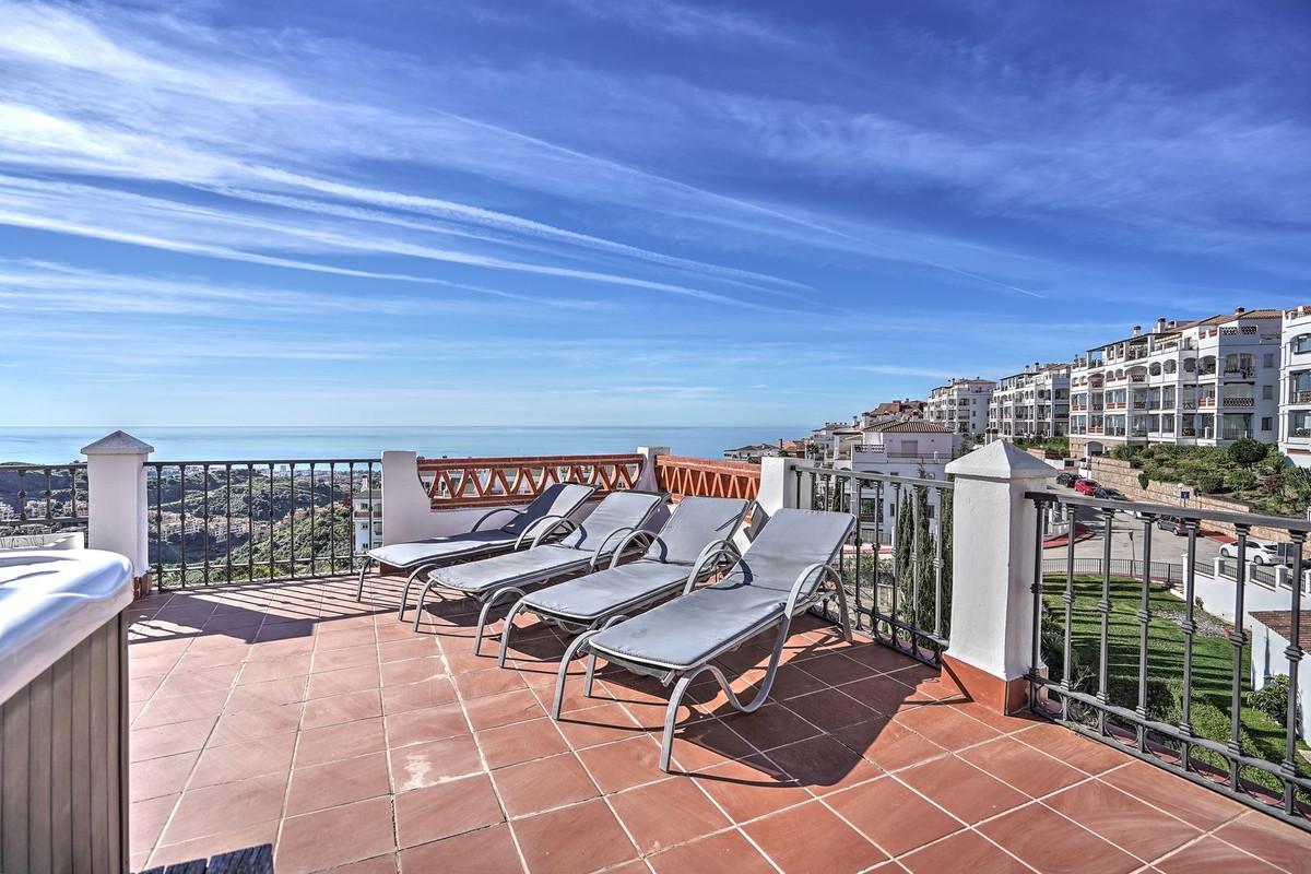 Apartment Penthouse in Calahonda