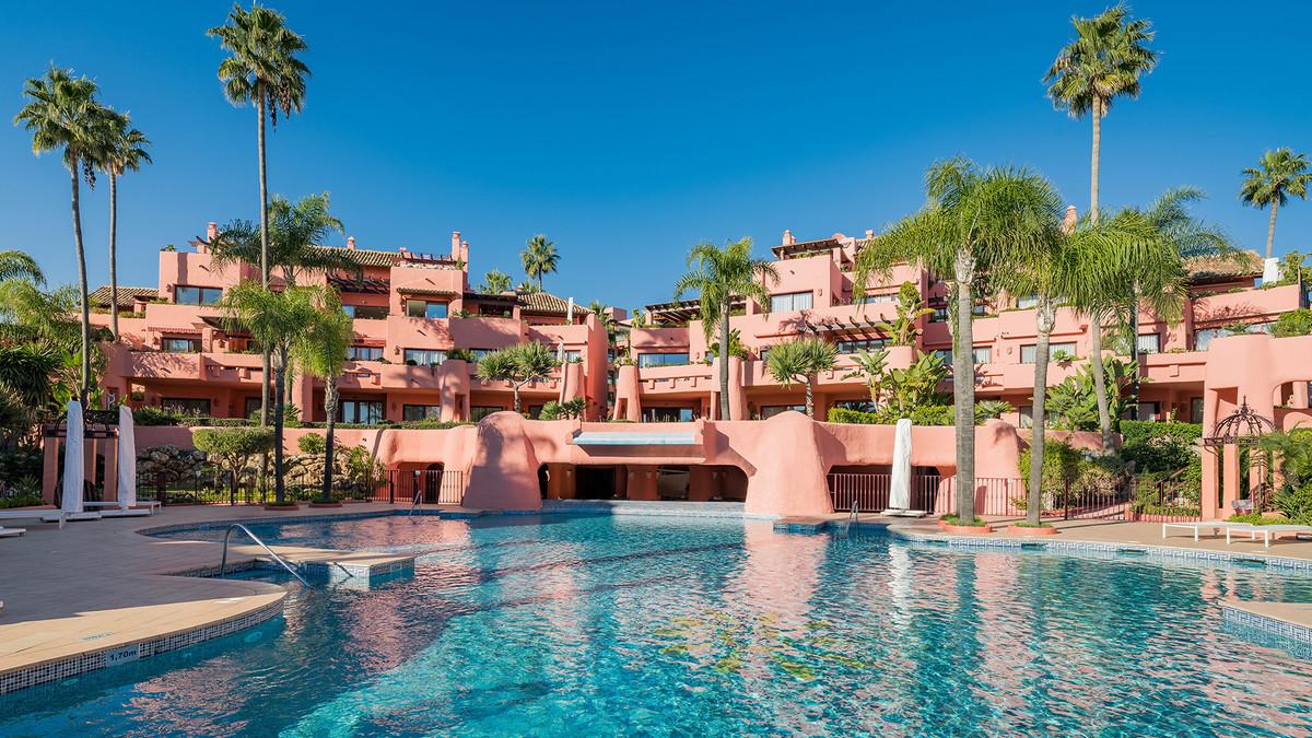 Apartment Penthouse in Estepona
