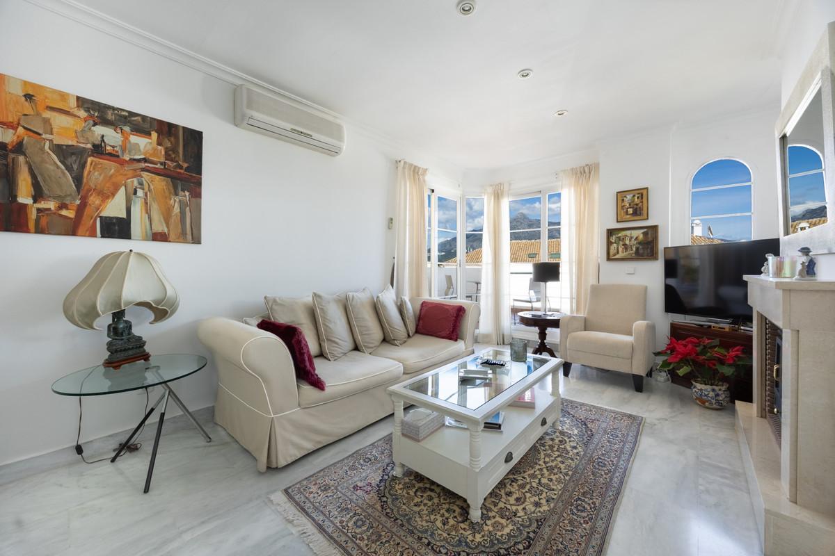 Apartment Middle Floor in Nueva Andaluc&iacute;a