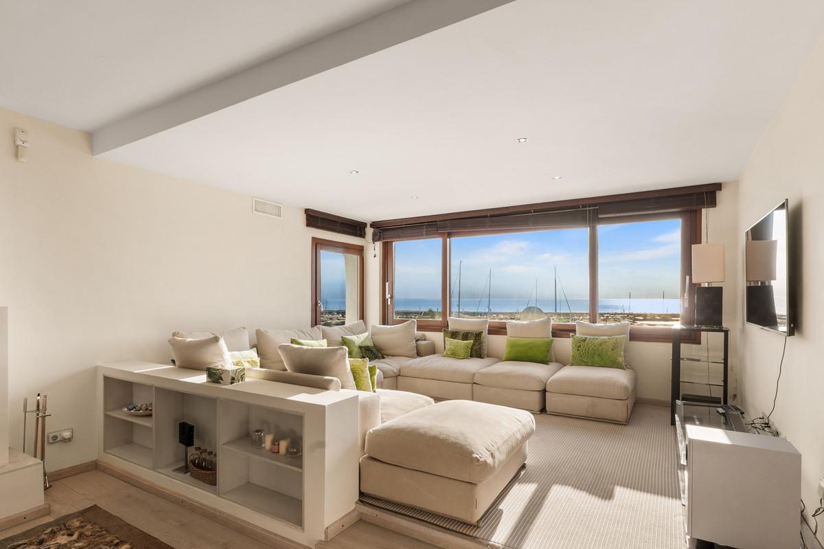 Apartment Middle Floor in Puerto Ban&uacute;s