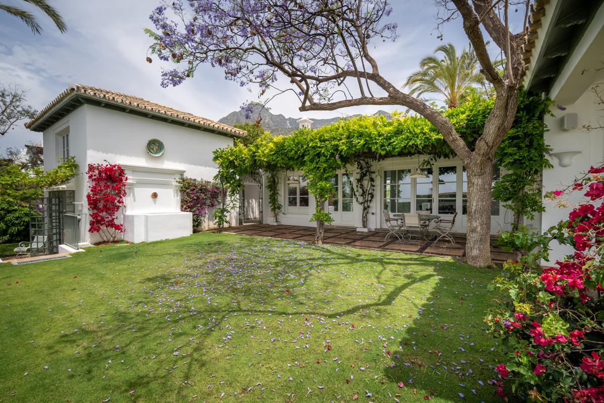 Villa Detached in Sierra Blanca