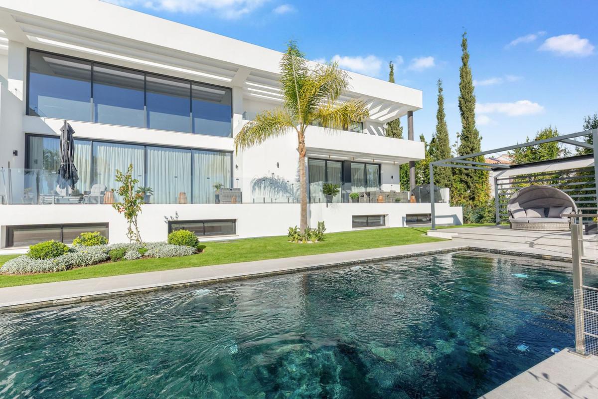 Villa Detached in El Paraiso