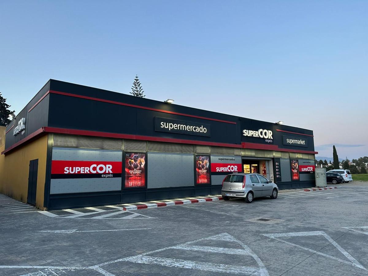 Commercial Shop in Estepona