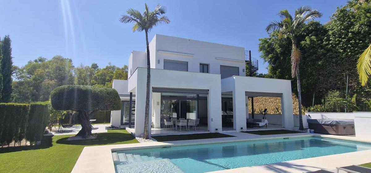 Villa Detached in Nueva Andaluc&iacute;a