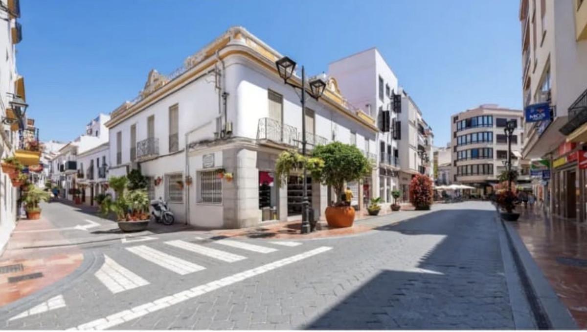 Commercial Building in Estepona