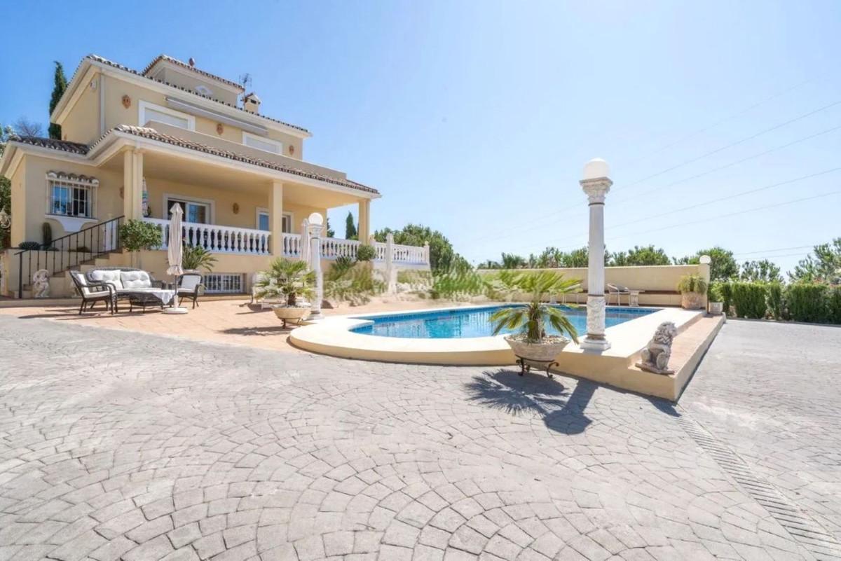 Villa Detached in Estepona