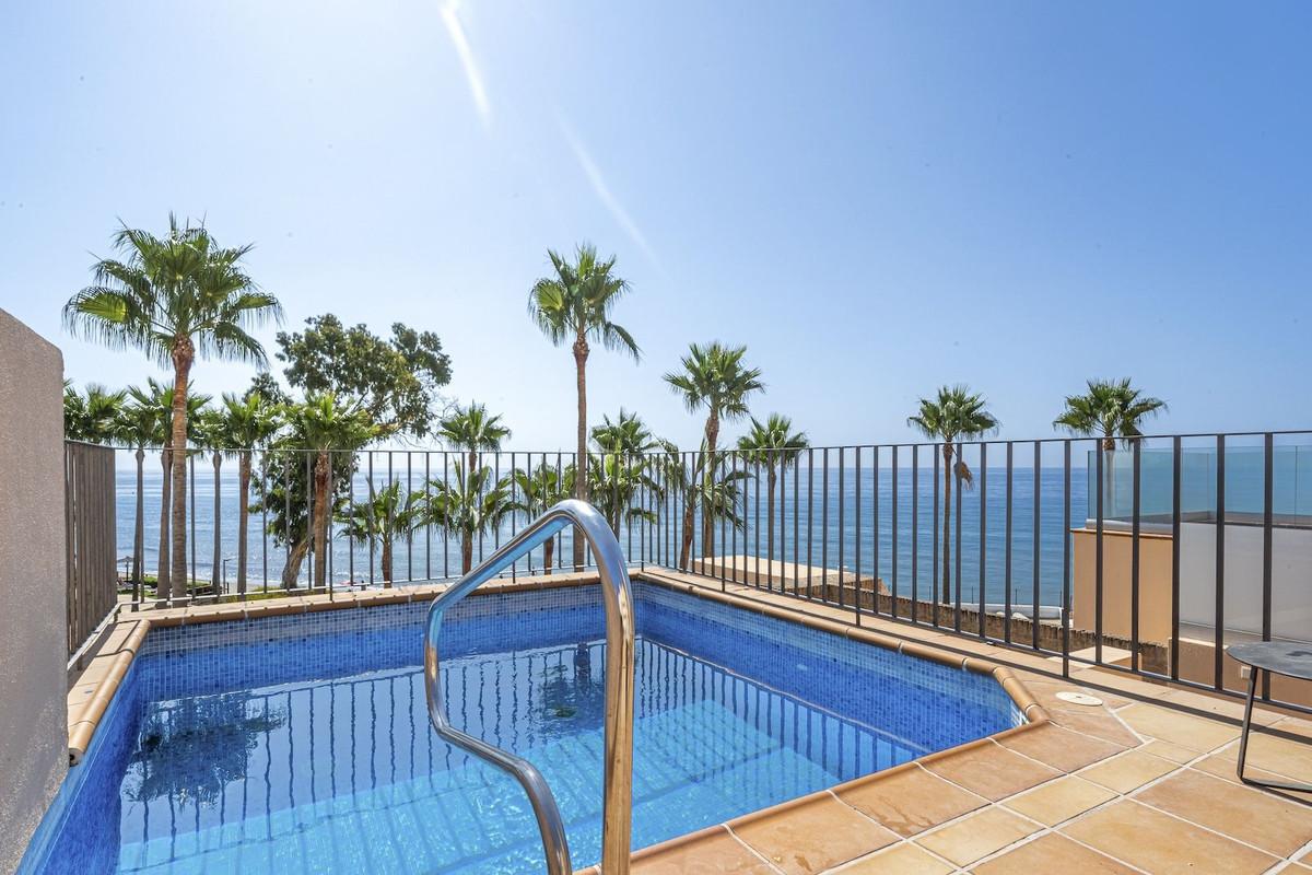 Apartment Penthouse in Estepona