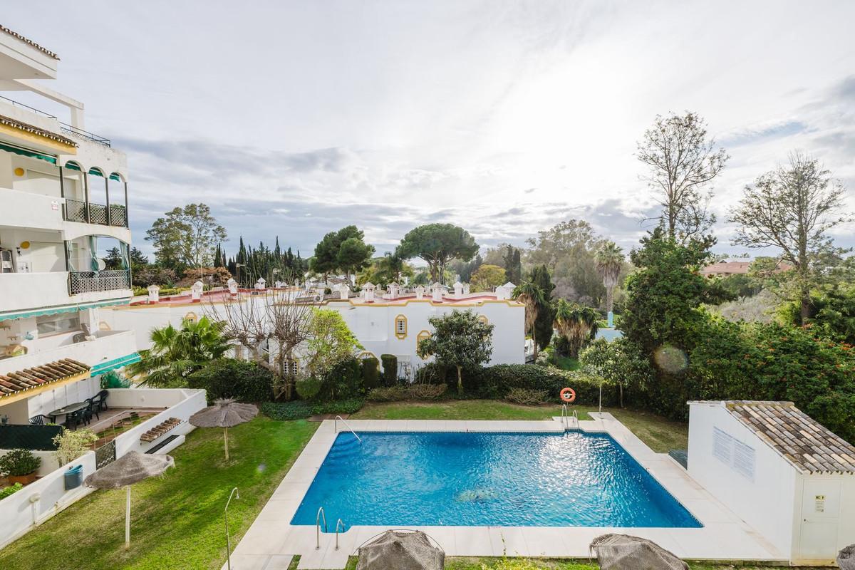 Apartment Middle Floor in Artola