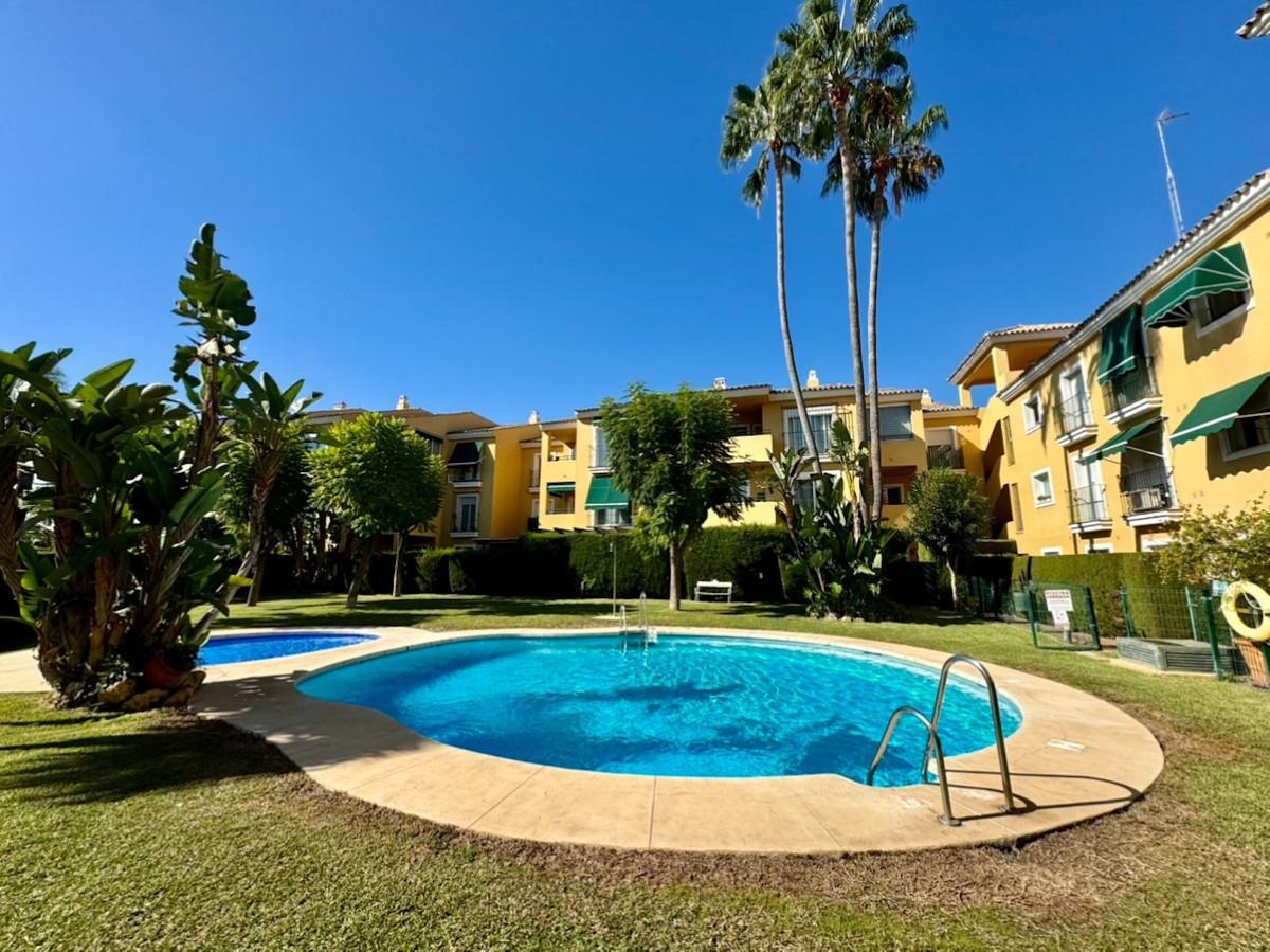 Apartment Middle Floor in Guadalmina Alta