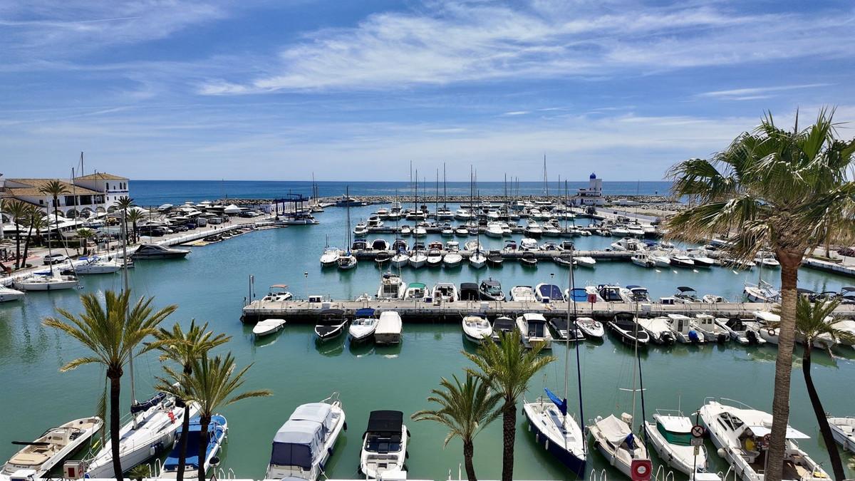 Apartment Penthouse Duplex in La Duquesa