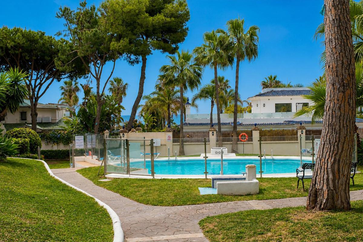 Apartment Ground Floor in Puerto Ban&uacute;s