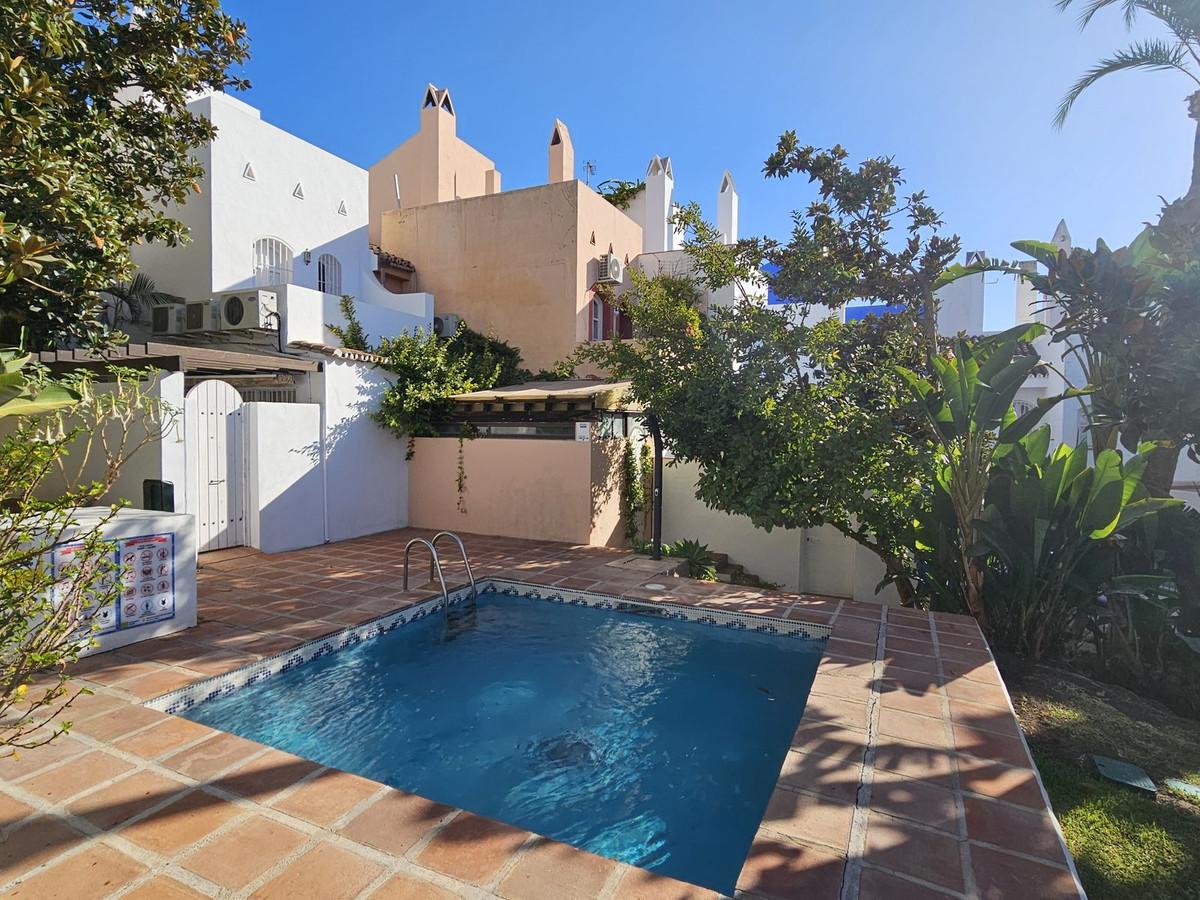 Townhouse Terraced in Nueva Andaluc&iacute;a