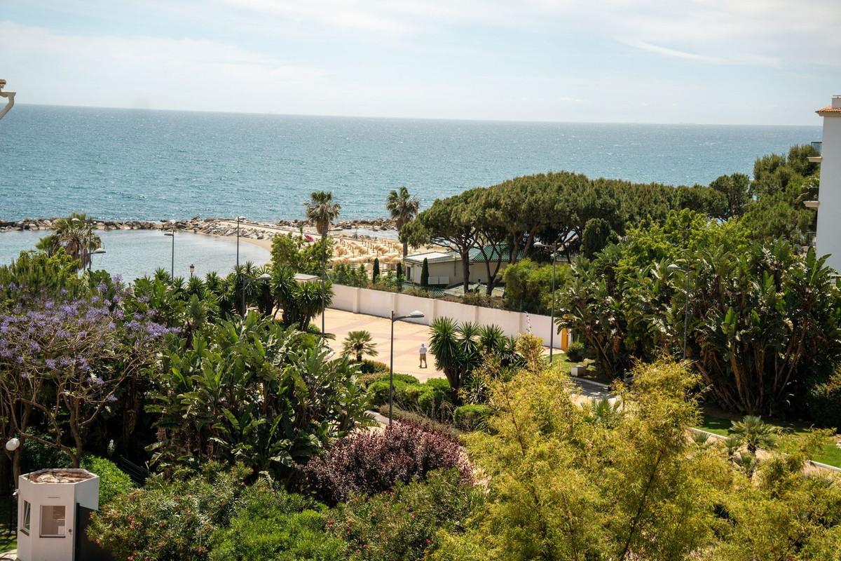 Apartment Middle Floor in Puerto Ban&uacute;s