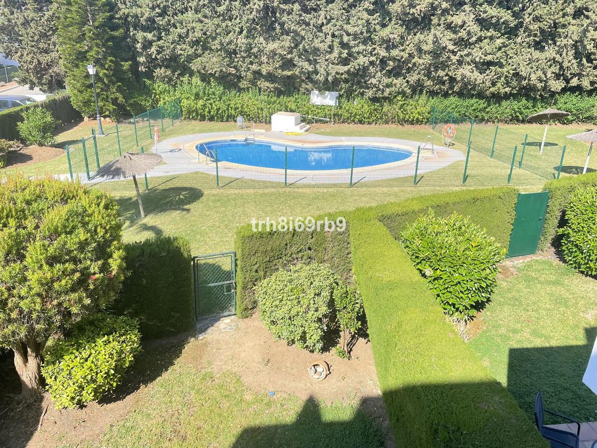 Apartment Penthouse in Estepona