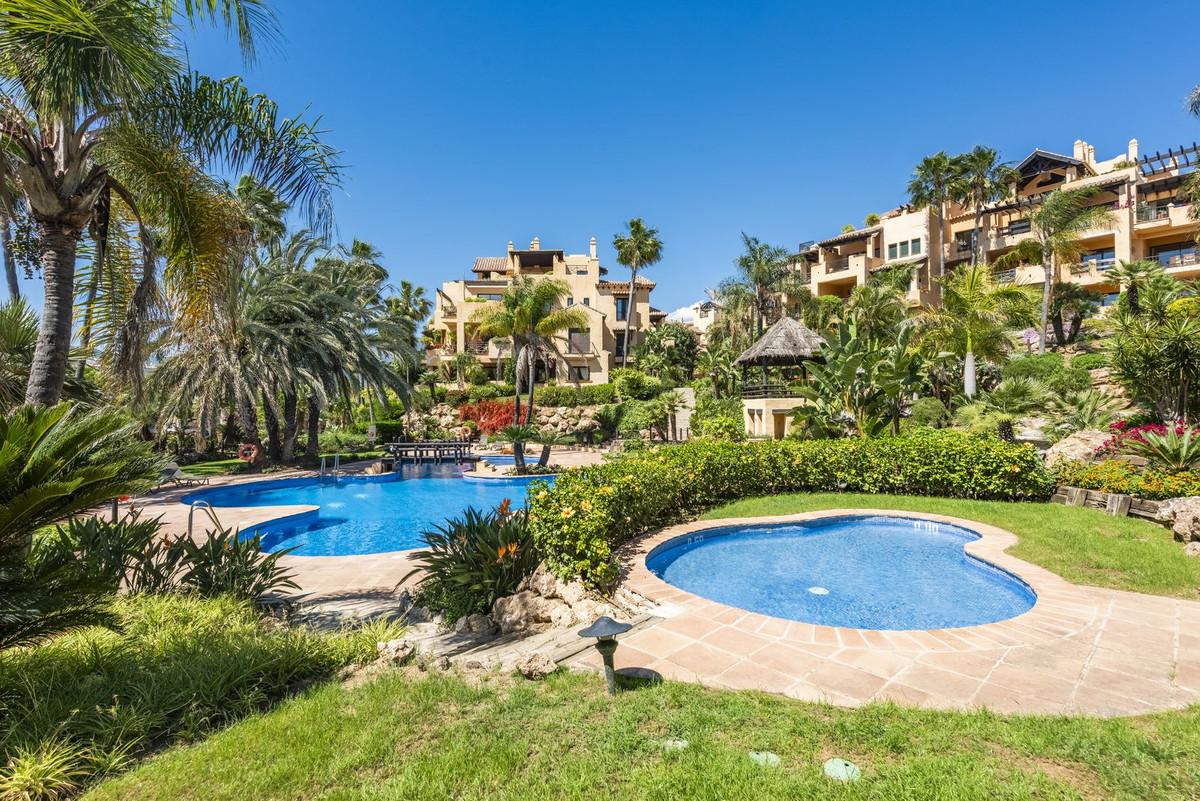 Apartment Middle Floor in El Paraiso
