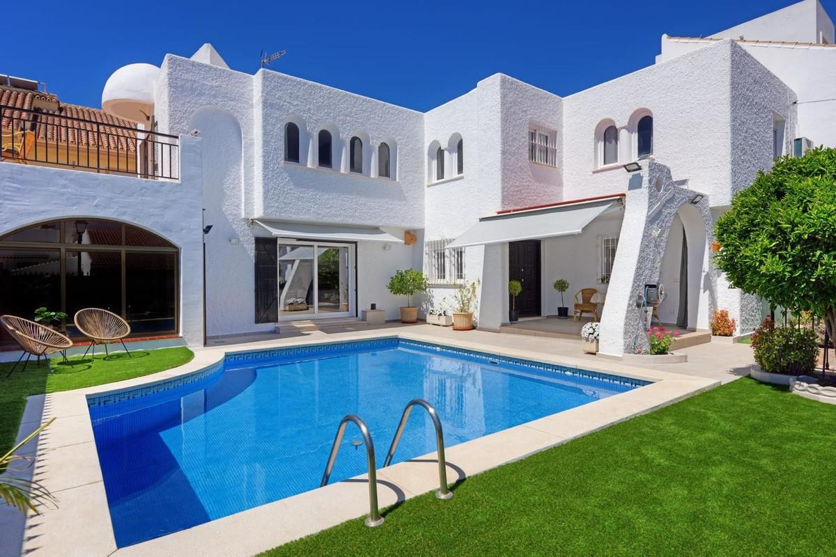 Villa Detached in Los Pacos