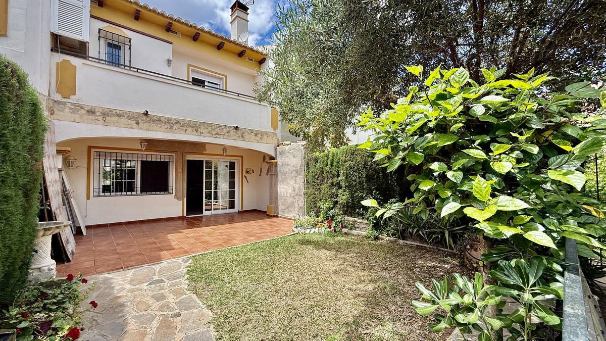 Townhouse Terraced in Puerto Ban&uacute;s