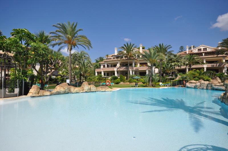 Apartment Middle Floor in Los Monteros