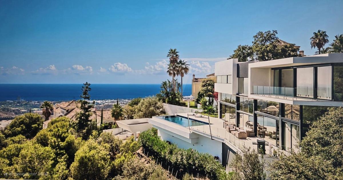 Villa Detached in Altos de los Monteros