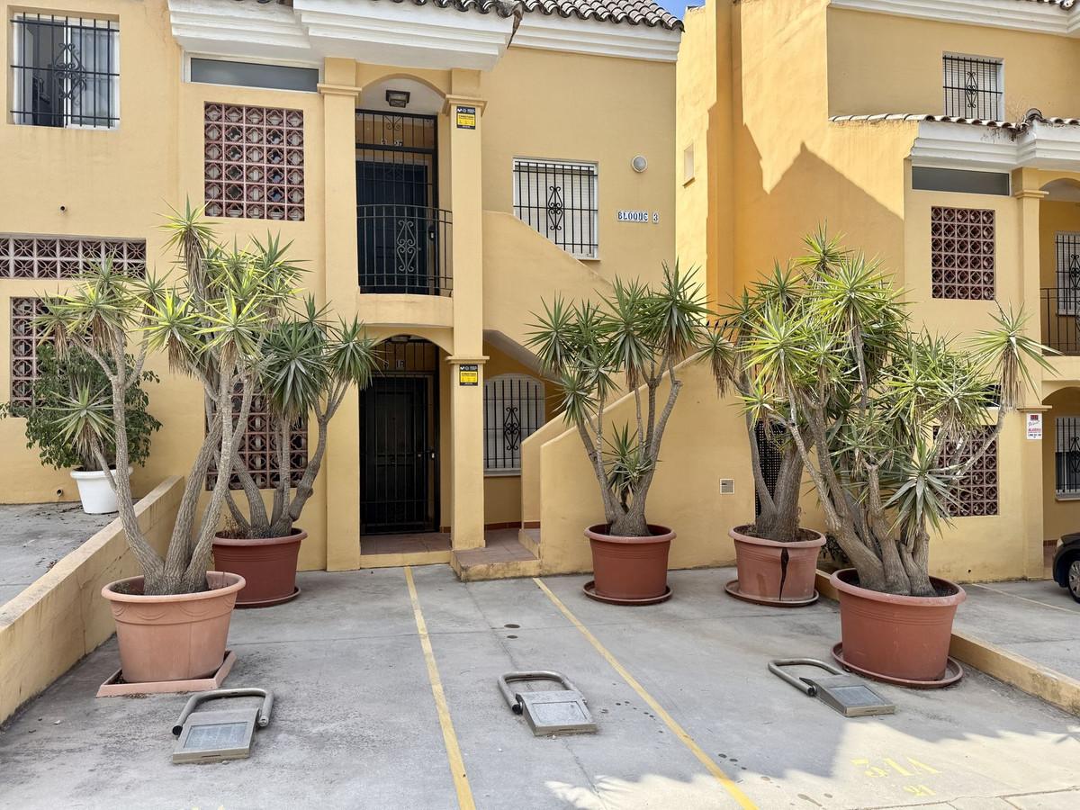 Villa Semi Detached in Elviria