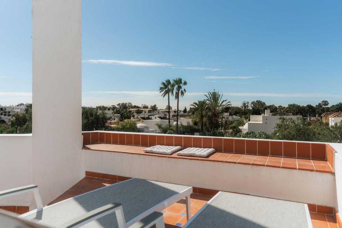 Townhouse Terraced in Nueva Andaluc&iacute;a