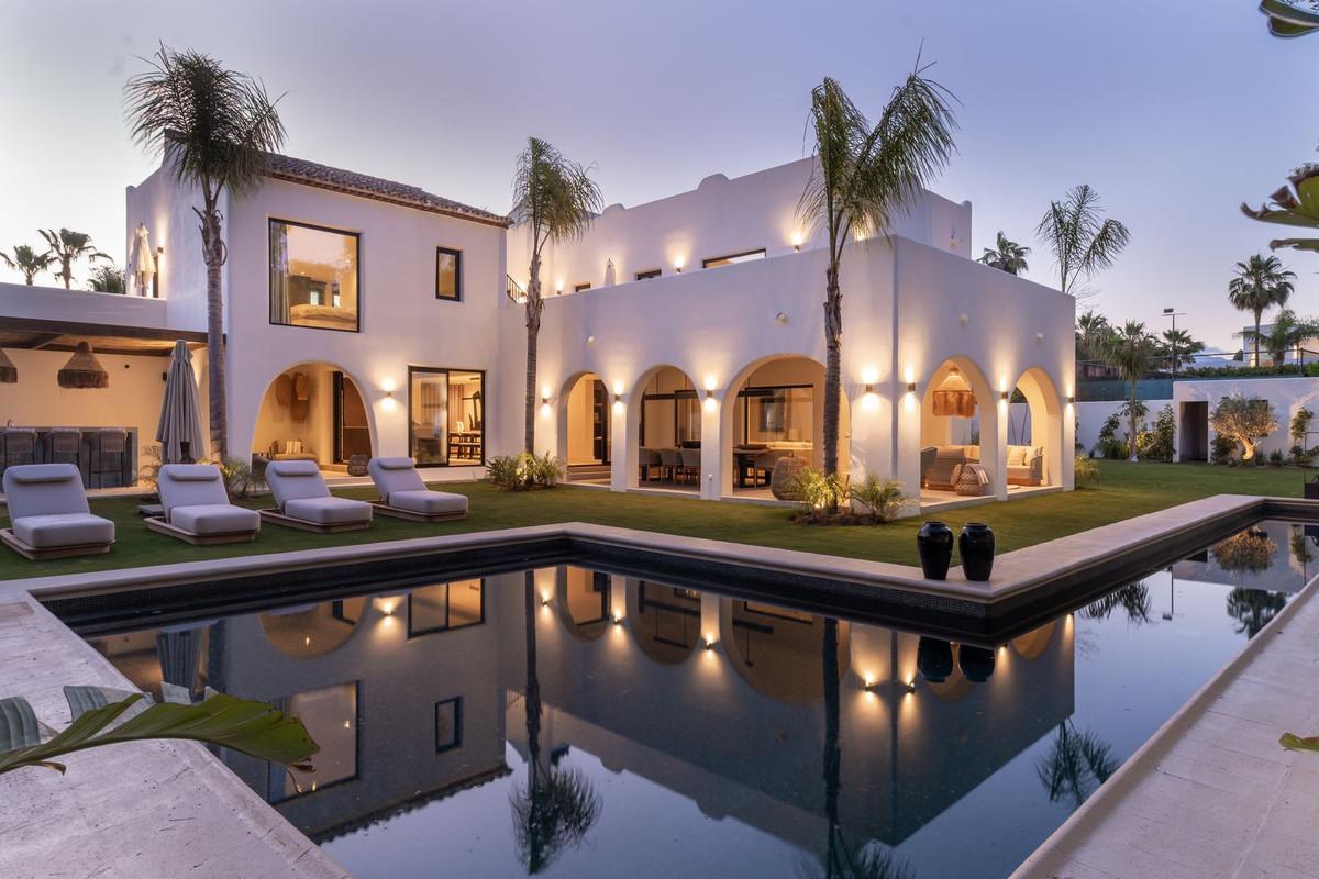 Villa Detached in Guadalmina Baja