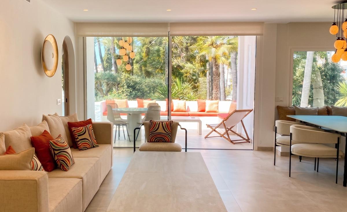 Apartment Middle Floor in Puerto Ban&uacute;s