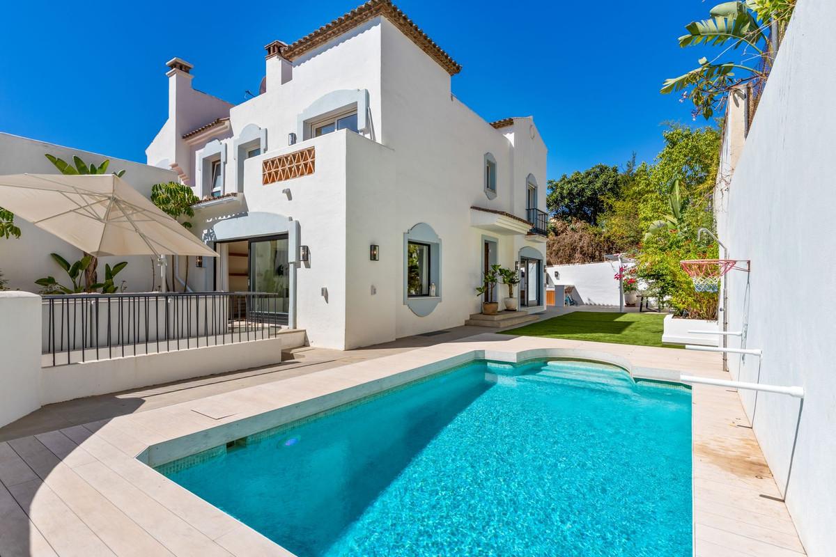 Villa Semi Detached in Marbella