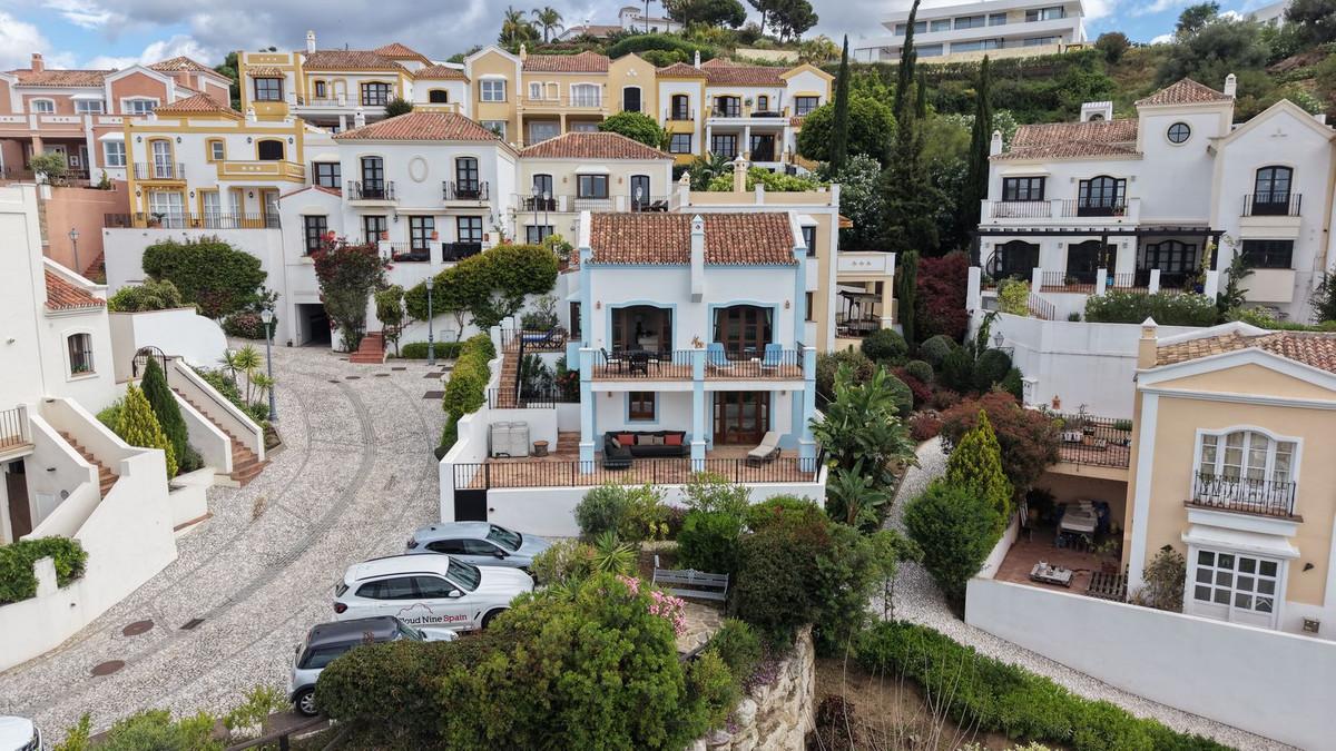 Townhouse Terraced in Benahav&iacute;s