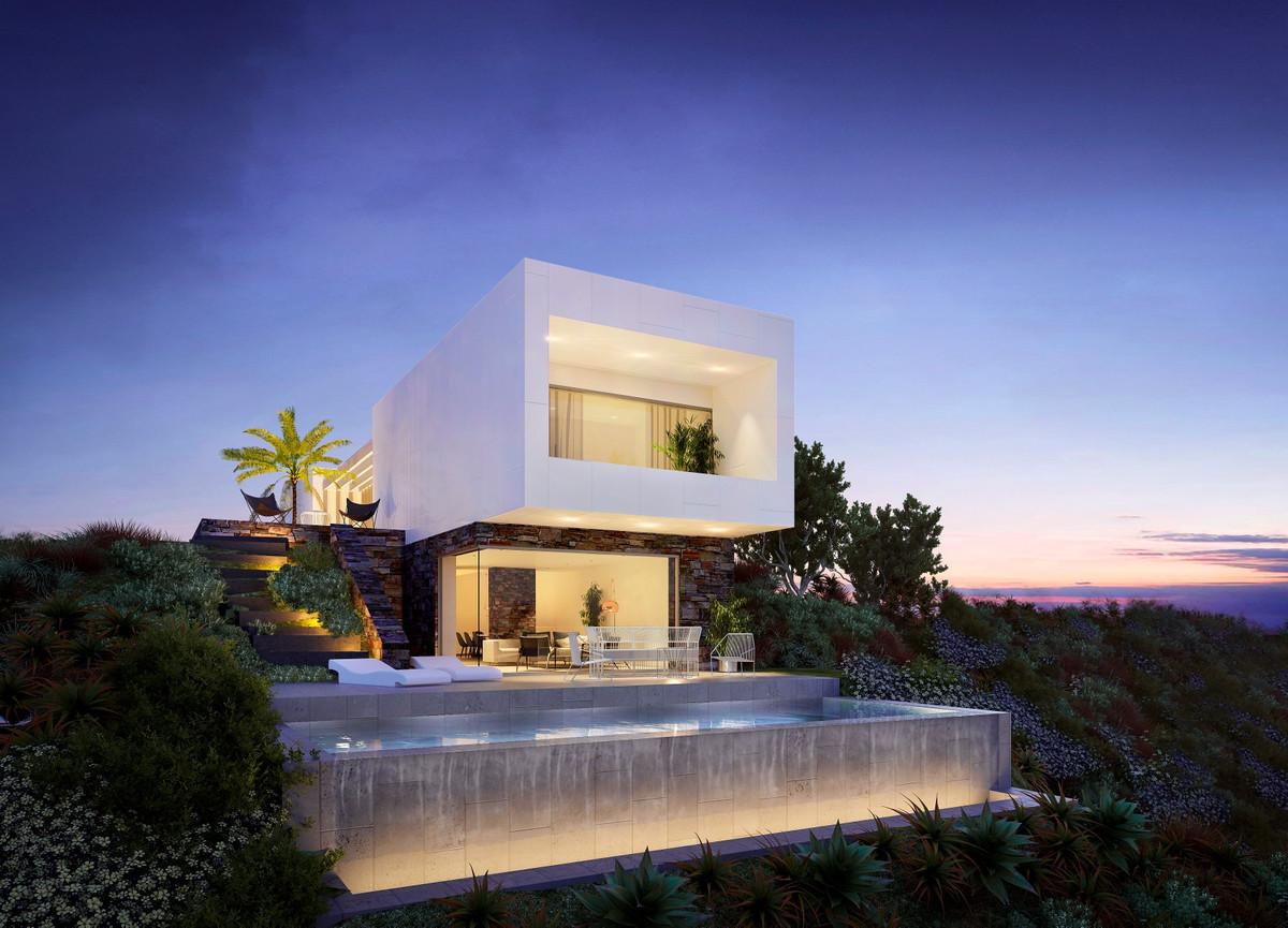 Plot Land in Calanova Golf