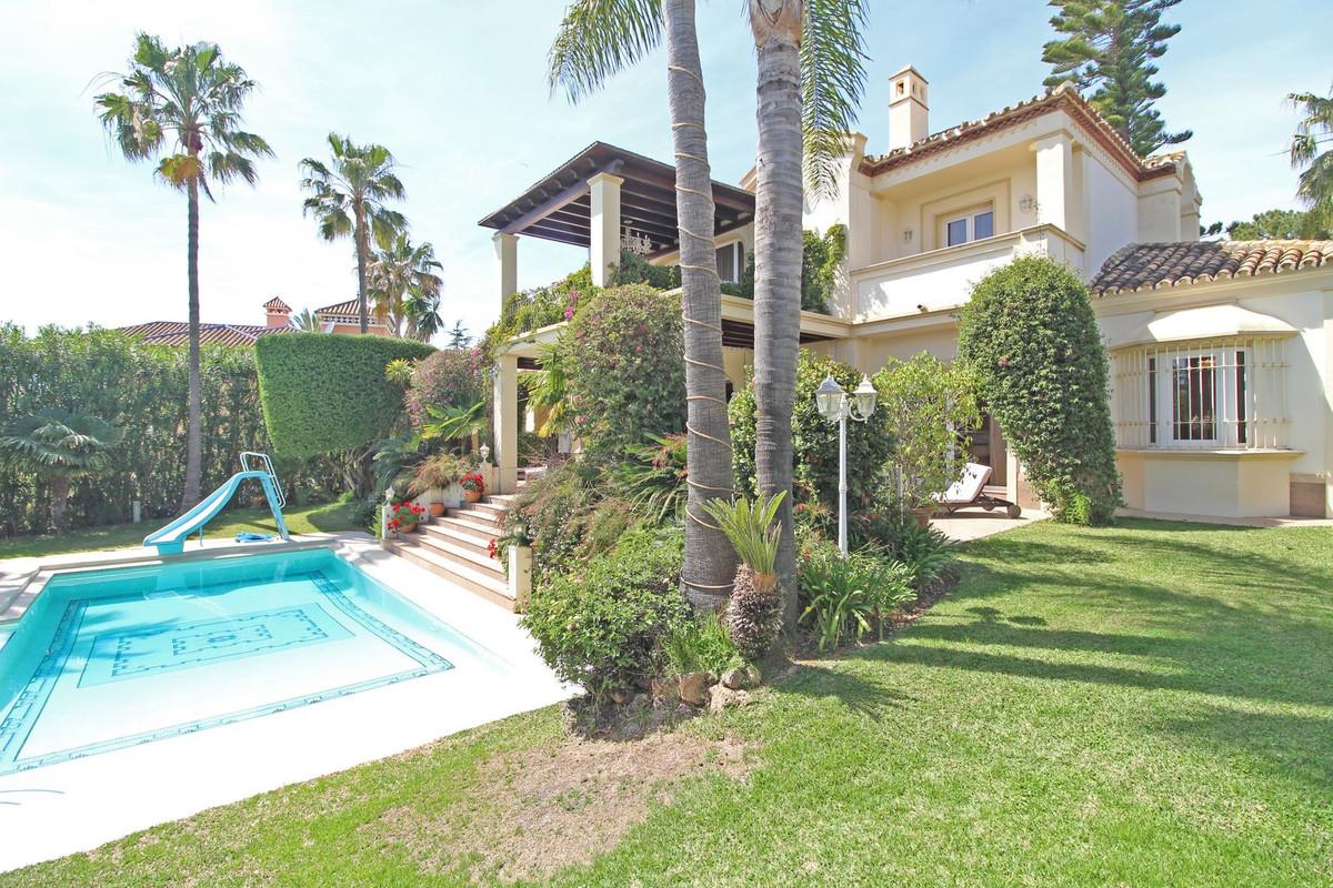 Villa Detached in Bah&iacute;a de Marbella