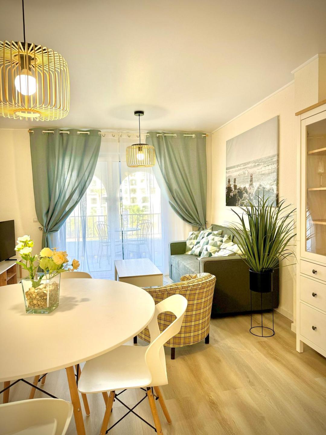 Apartment Middle Floor in Manilva