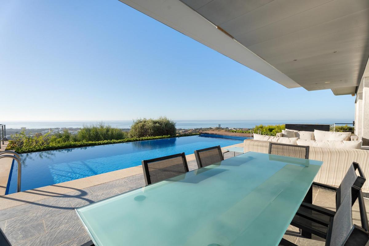 Villa Detached in Altos de los Monteros