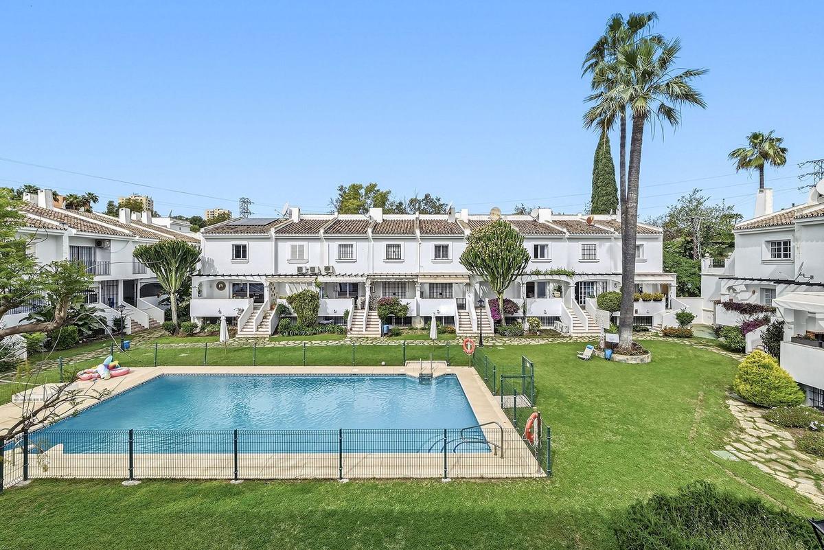 Townhouse Terraced in Nueva Andaluc&iacute;a